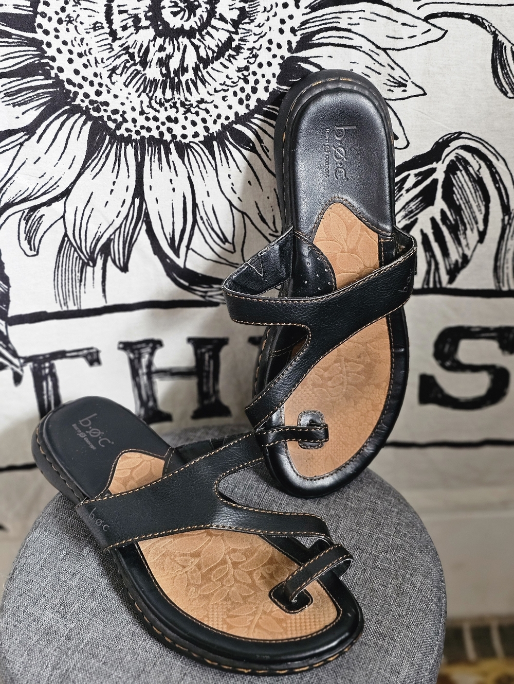 B.O.C. By Born Women's toe ring Sandals Laurina Slip On Shoes  black size 7